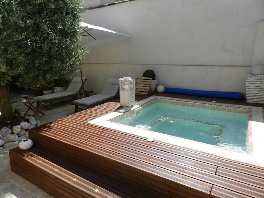 Le Maset Des Aires Avec Vue Sur Le Luberon Et Son Jacuzzi Exterieur Disponible De Juin A Mi-Septembre Maubec  Eksteriør billede